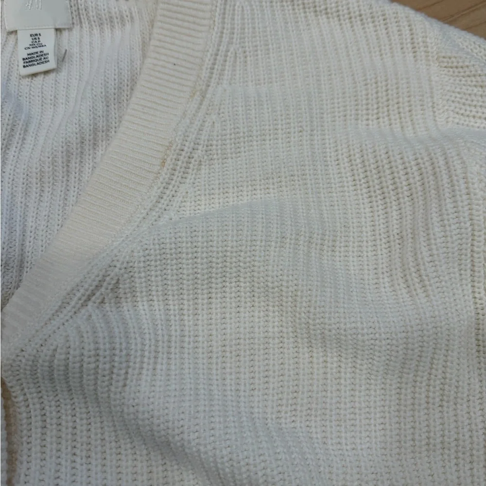 H&M chic features two