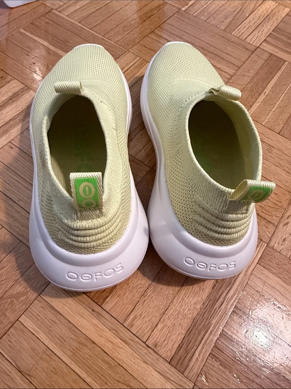 Like New OOFOS OOmy Zen - Lemongrass - 7 / Chalk & Lemongrass