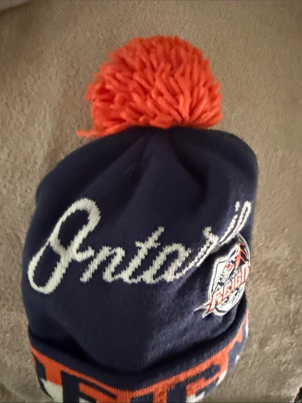 CCM knit pom
