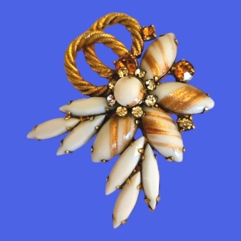 VTG JULIANA Copper Fluss Rhinestone Navette Floral Colonial Brooch Pin