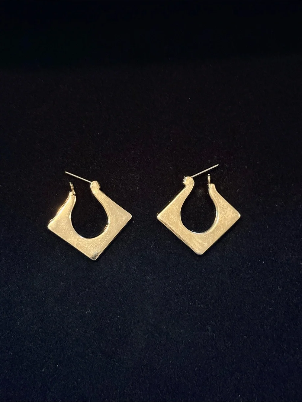 N/A elegant gold