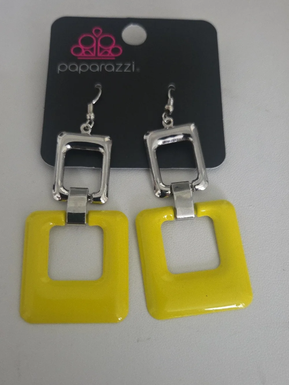 paparazzi pretty yellow