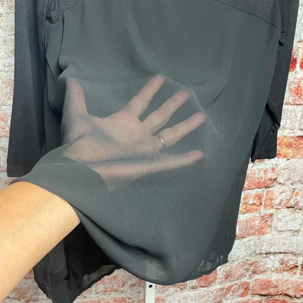 NWT Ava James Womenʻs Black Long Sleeve Scoop Neck Blouse Medium