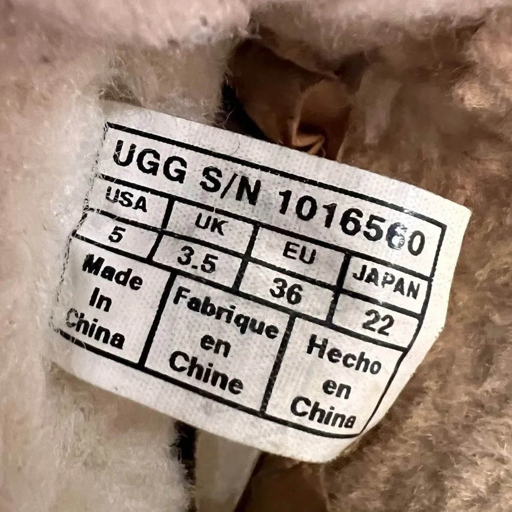 UGG classic short