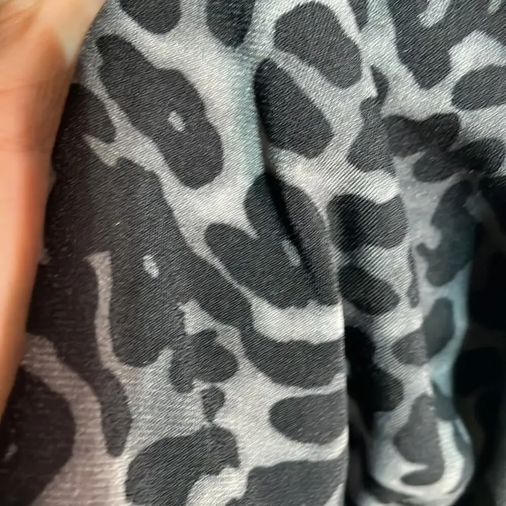 Chaus 3x black grey animal print polyester spandex top cap sleeve euc