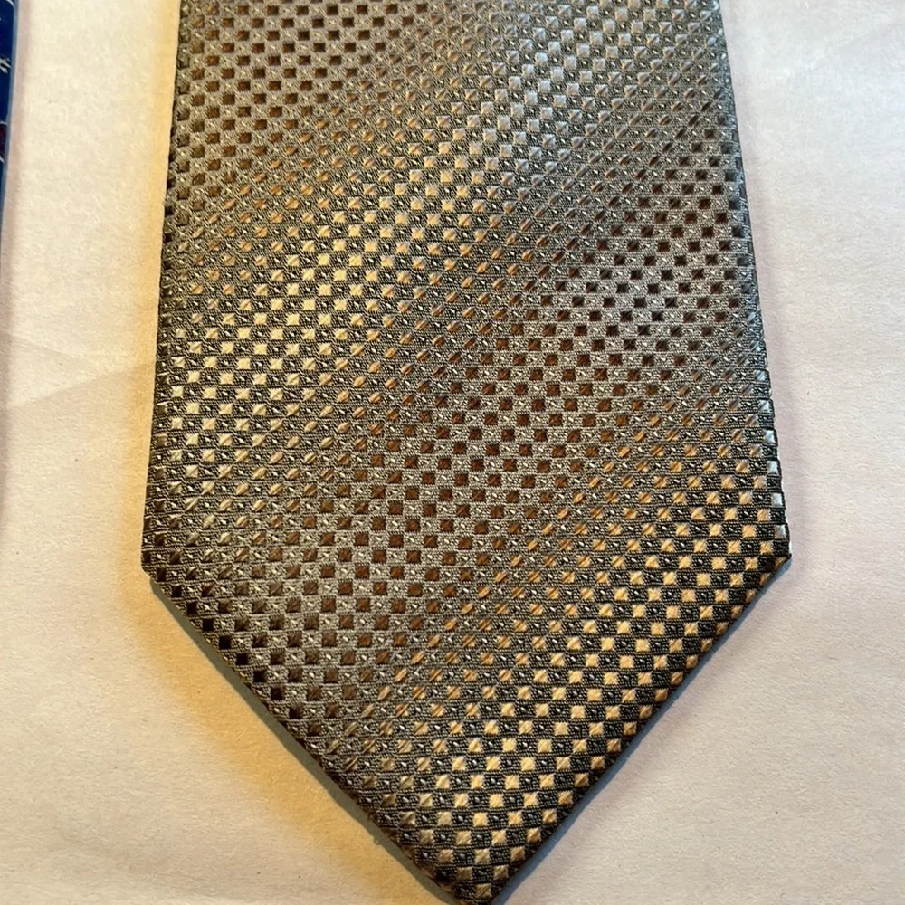 Kenneth Cole New York two lightweight
