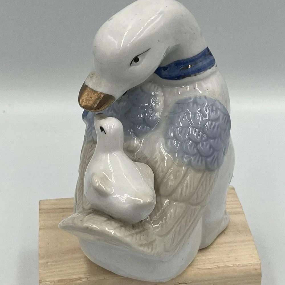 Unmarked beautiful porcelain