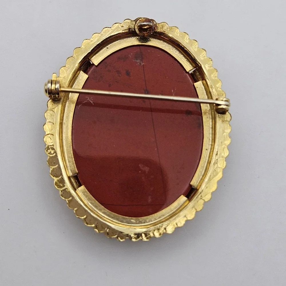 Unbranded vintage oval