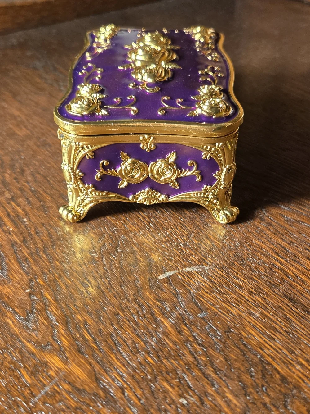 The Unbranded Brand elegant purple