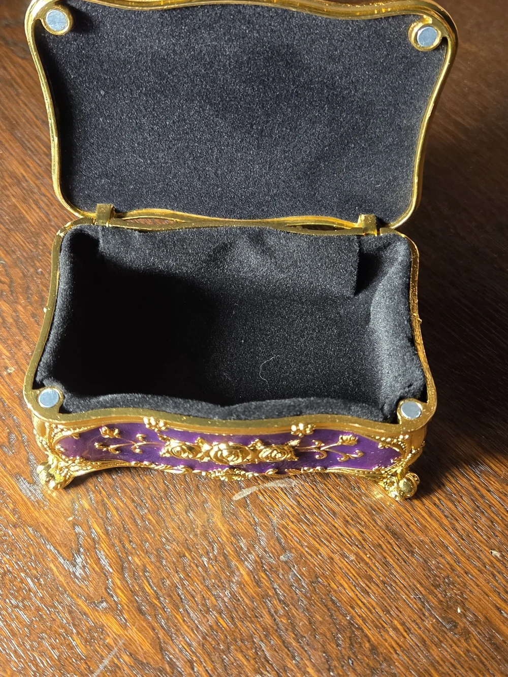 The Unbranded Brand elegant purple
