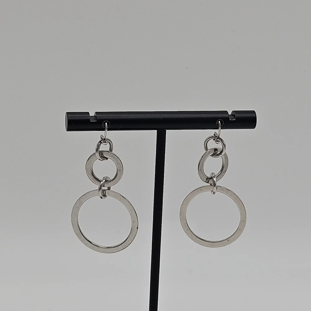 silver tone graduated dangle earrings