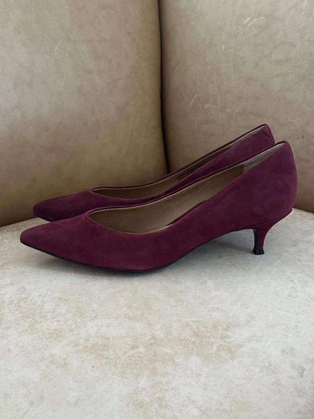 Vionic Kit Josie Kitten Heel Suede Pumps Merlot 9.5 Orthotic Comfy Office NWOB