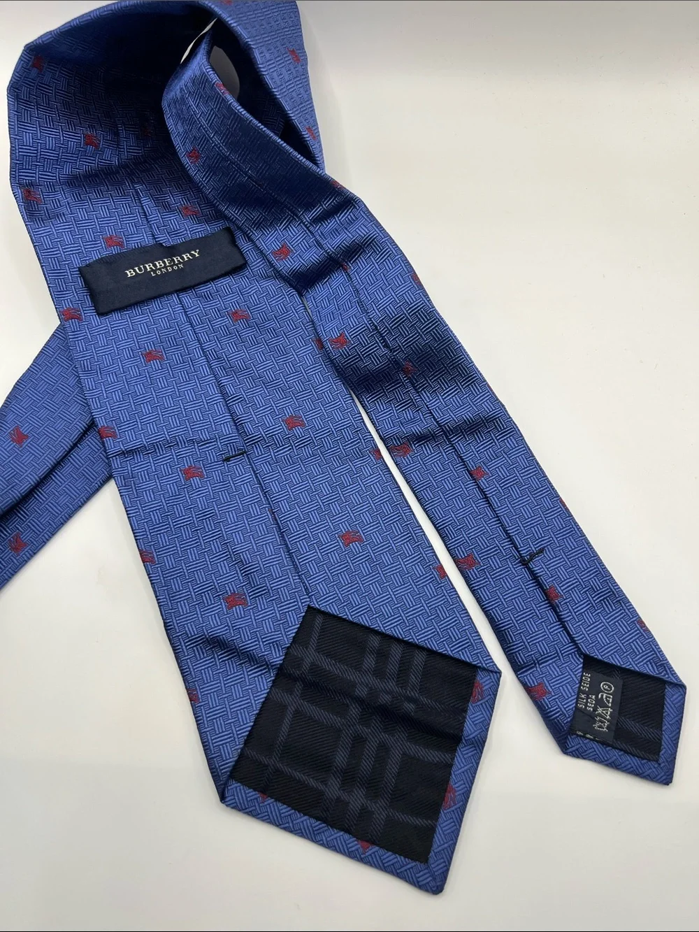 Burberry geometric blue subtle