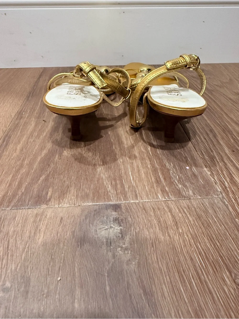 N/A elegant gold