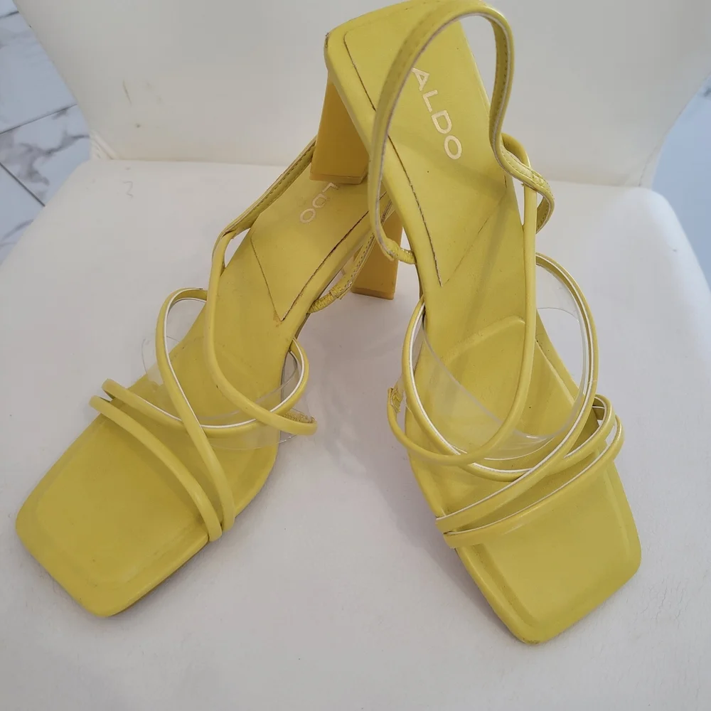 Aldo Yellow Strappy Square Toe Triangle Heels Womens Size US7 / EUR 37.5