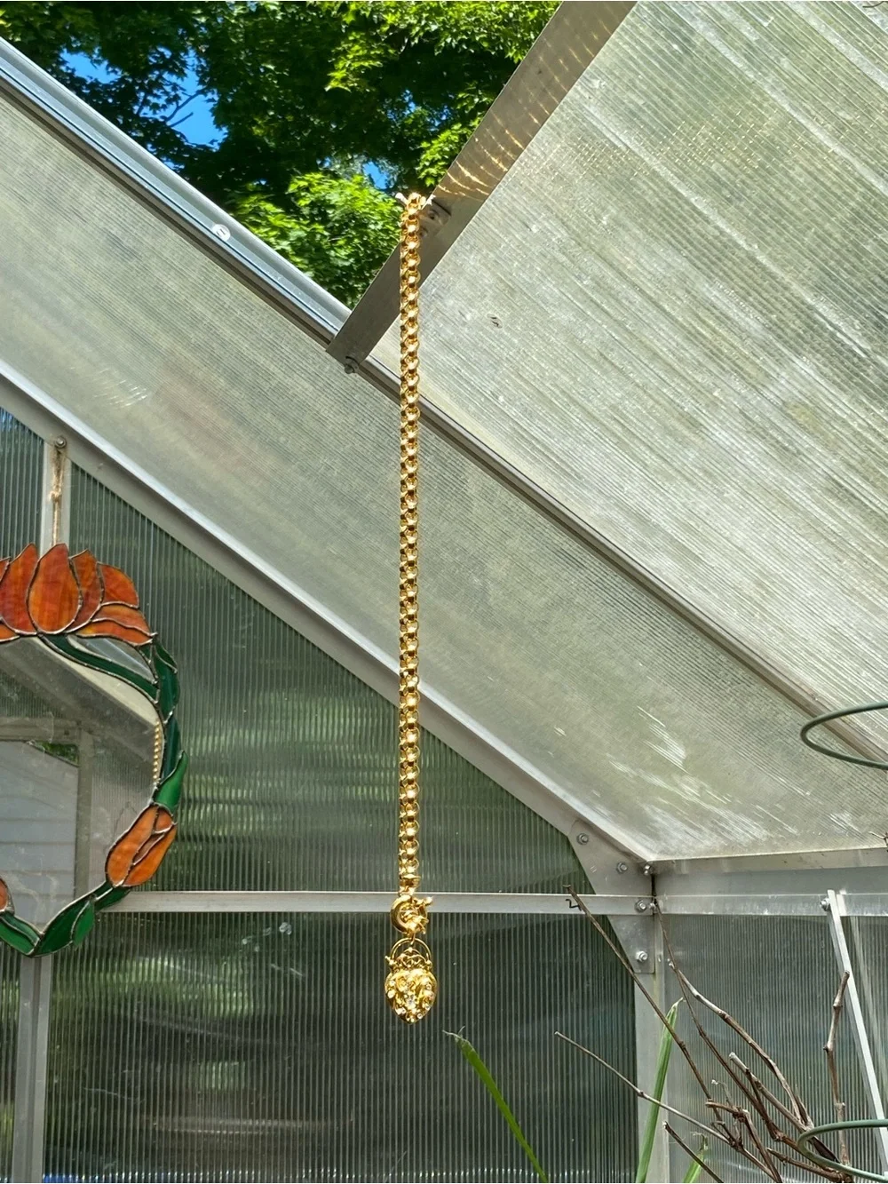 Joan Rivers valentine’s chandelier piece