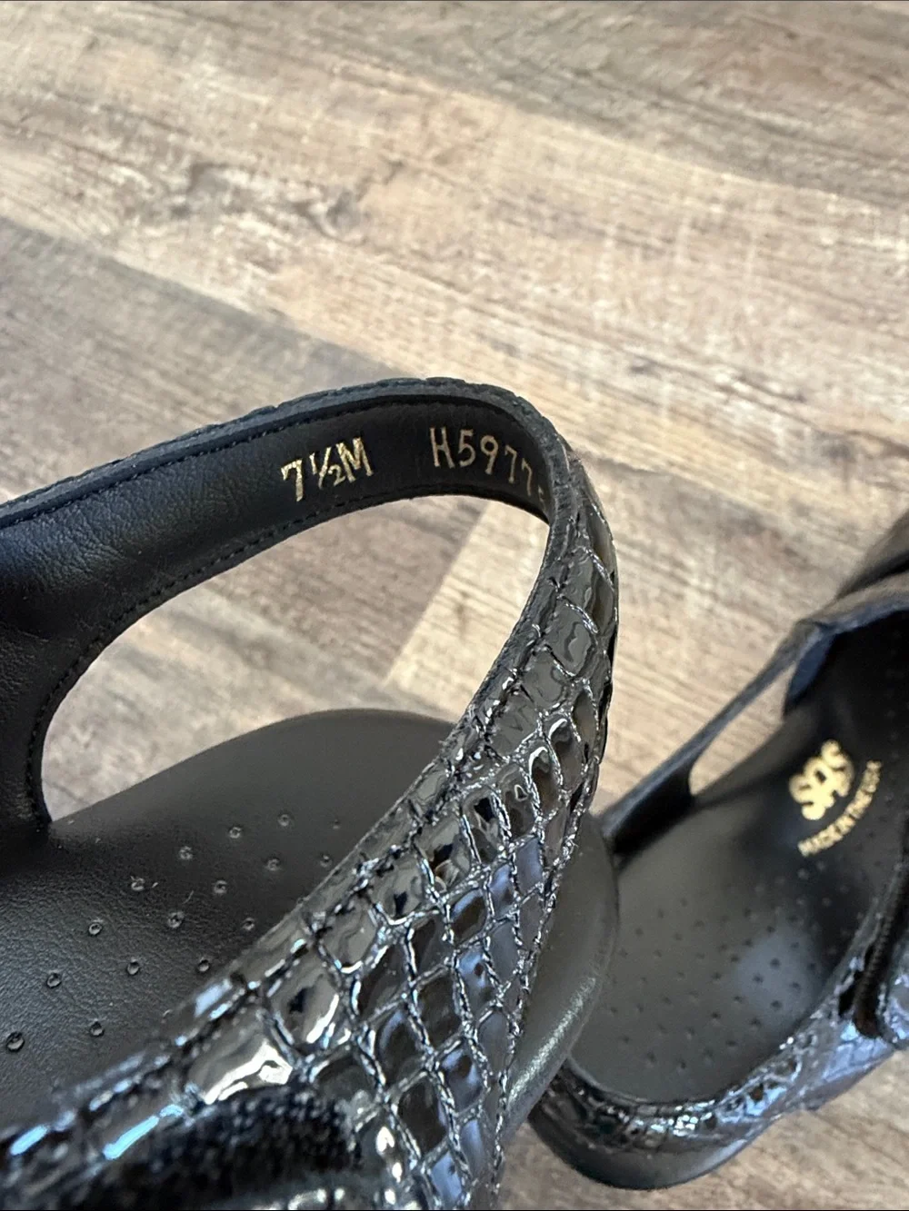 SAS Size US 7.5M Suntimer Black Croc Comfort Heeled Leather Sandal EZ Strap USA