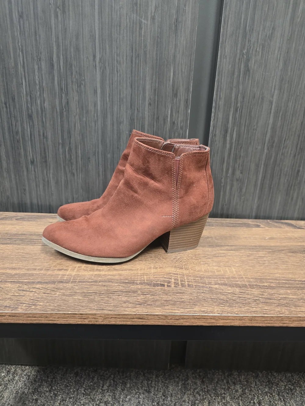 Dexflex Comfort Women's Rust Suede Ankle Booties Block Heel Side Zip Size 8.5
