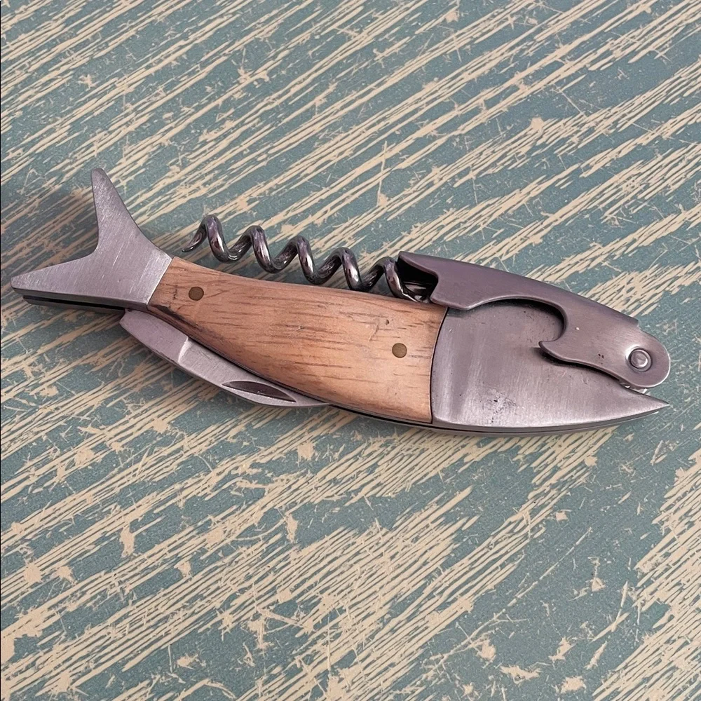 Kikkerland Lightwood Fish Corkscrew