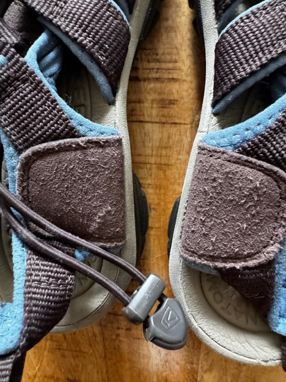 KEEN Women's Newport H2 Closed Toe Water Sandals, Mulch/Quiet Harbor, 6 US EUC