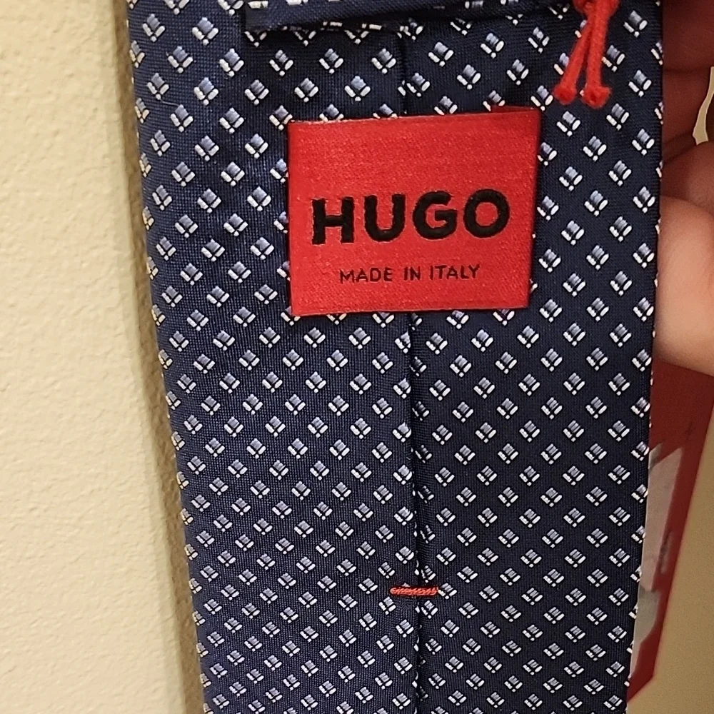 HUGO elegant dark