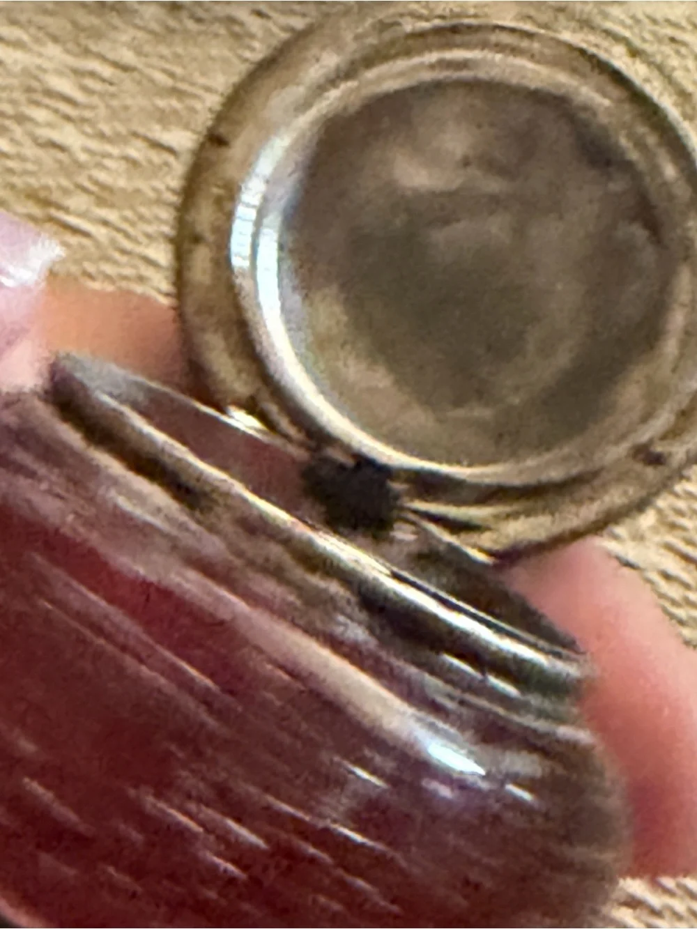 Vintage red snuff