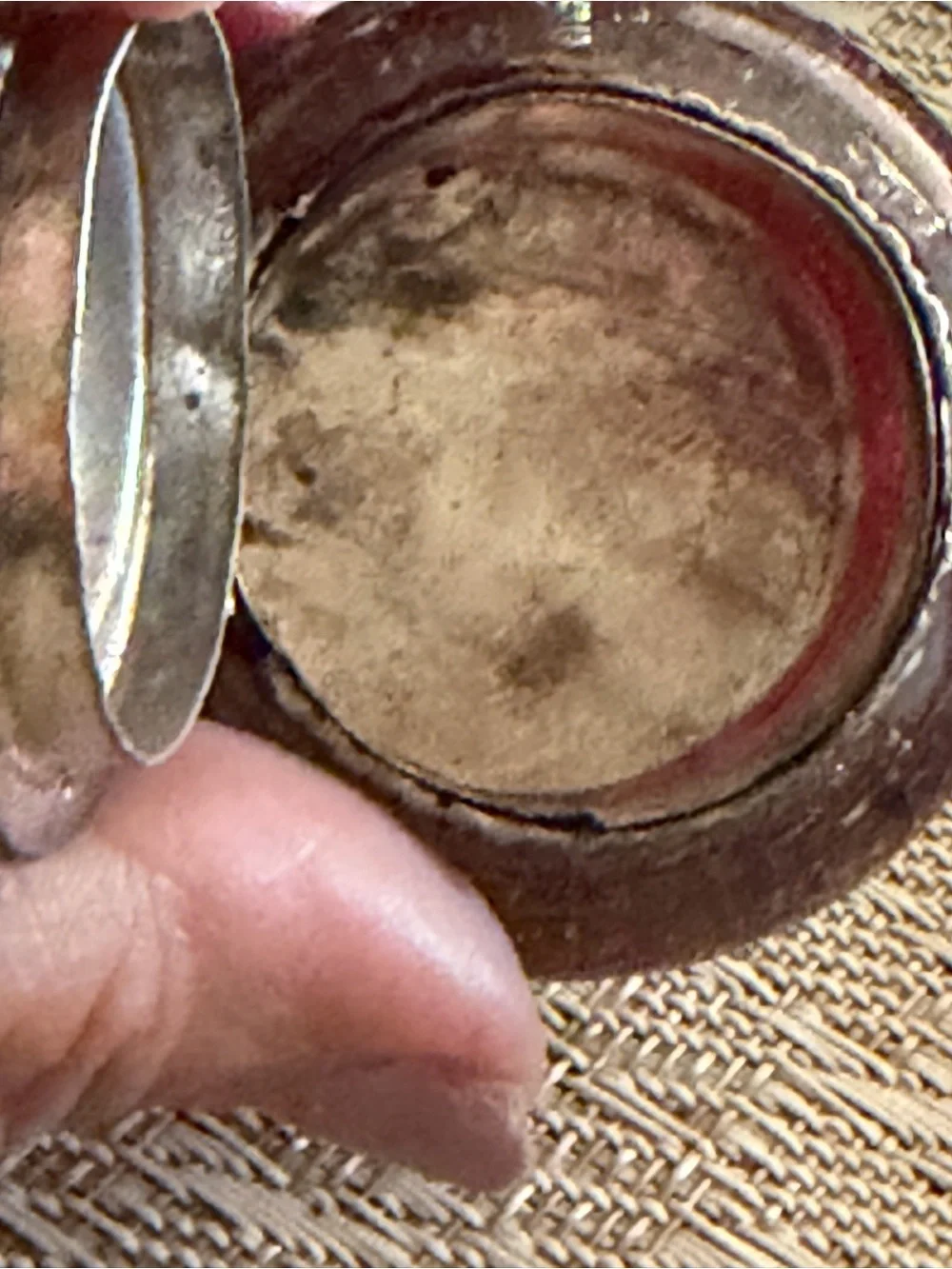 Vintage red snuff