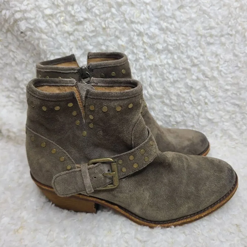 Sofft Allene Riveted Studded‎ Leather Ankle Boots Size 7