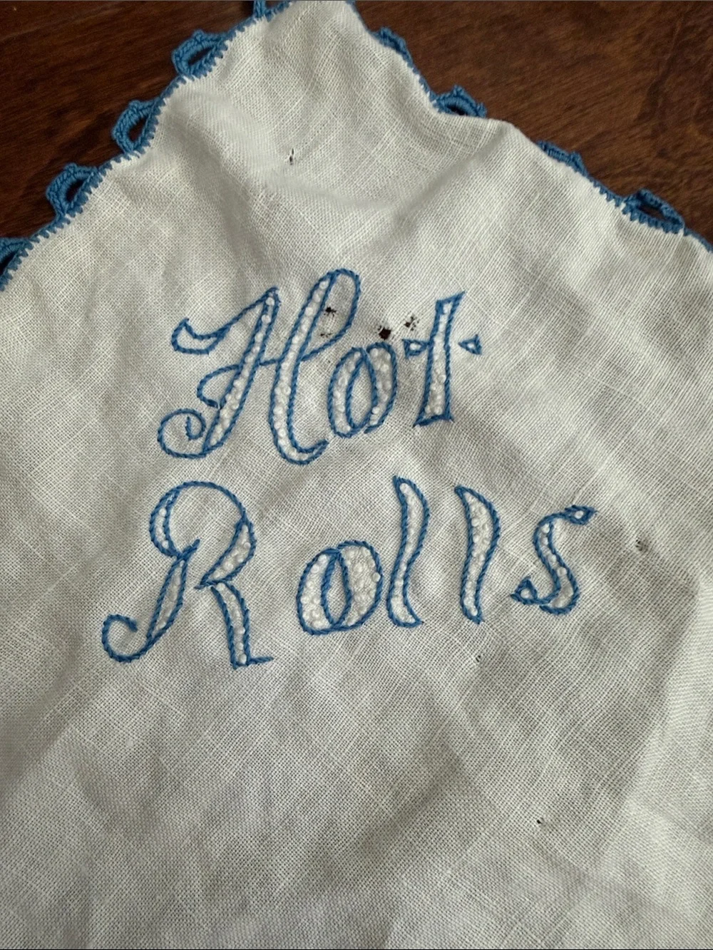 Vintage Hot Rolls Lace Embroidered Bread Roll Basket Liner Linen Set