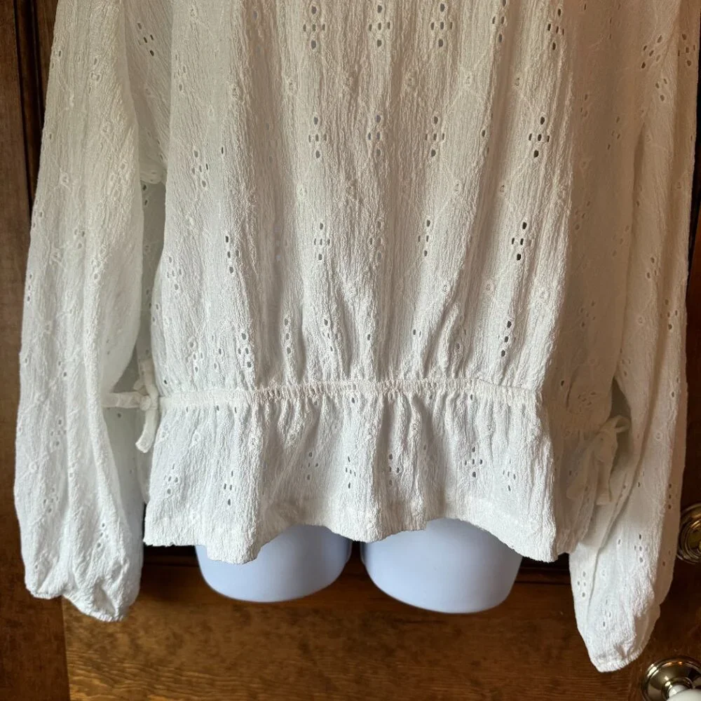 NWT H&M White Eyelet Pullover Top w/Peplum Size 2XL