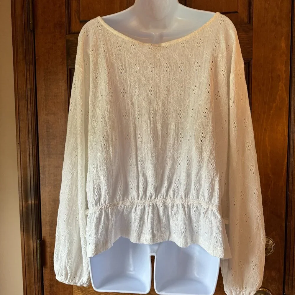 NWT H&M White Eyelet Pullover Top w/Peplum Size 2XL