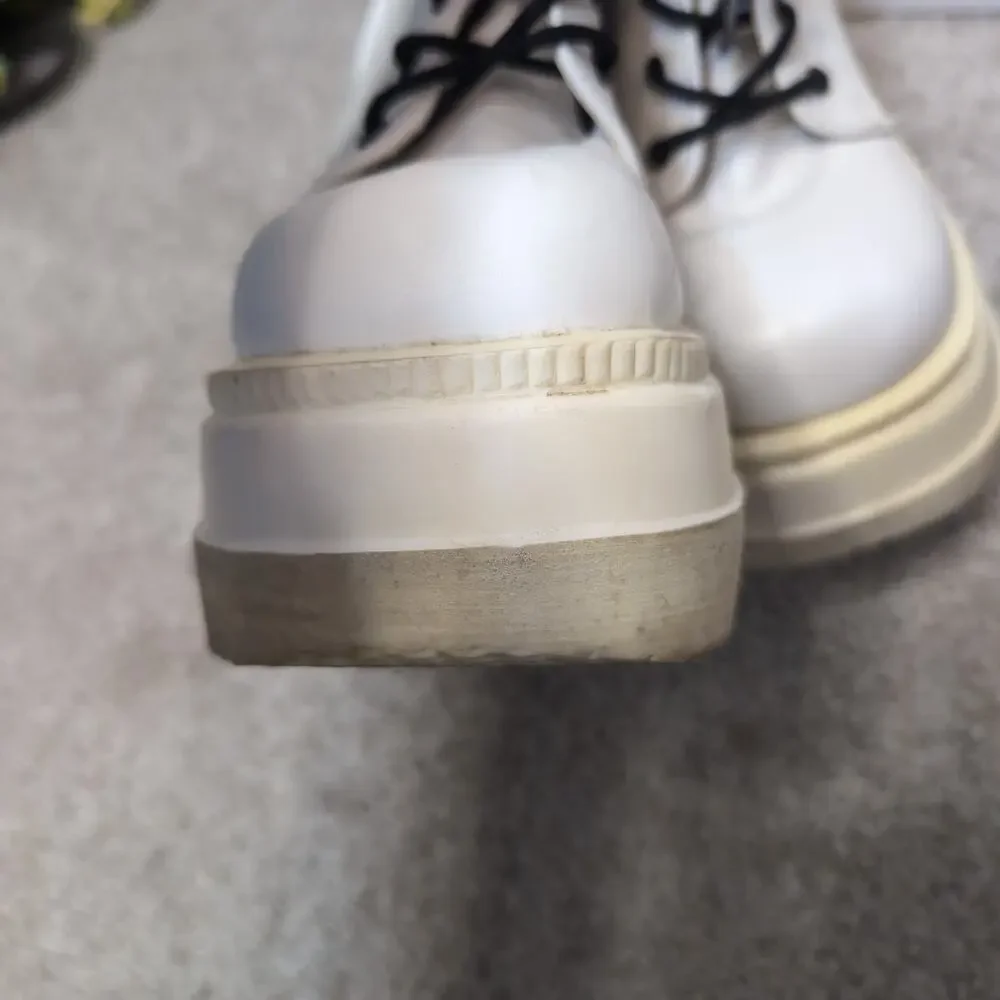 Demonia white platform