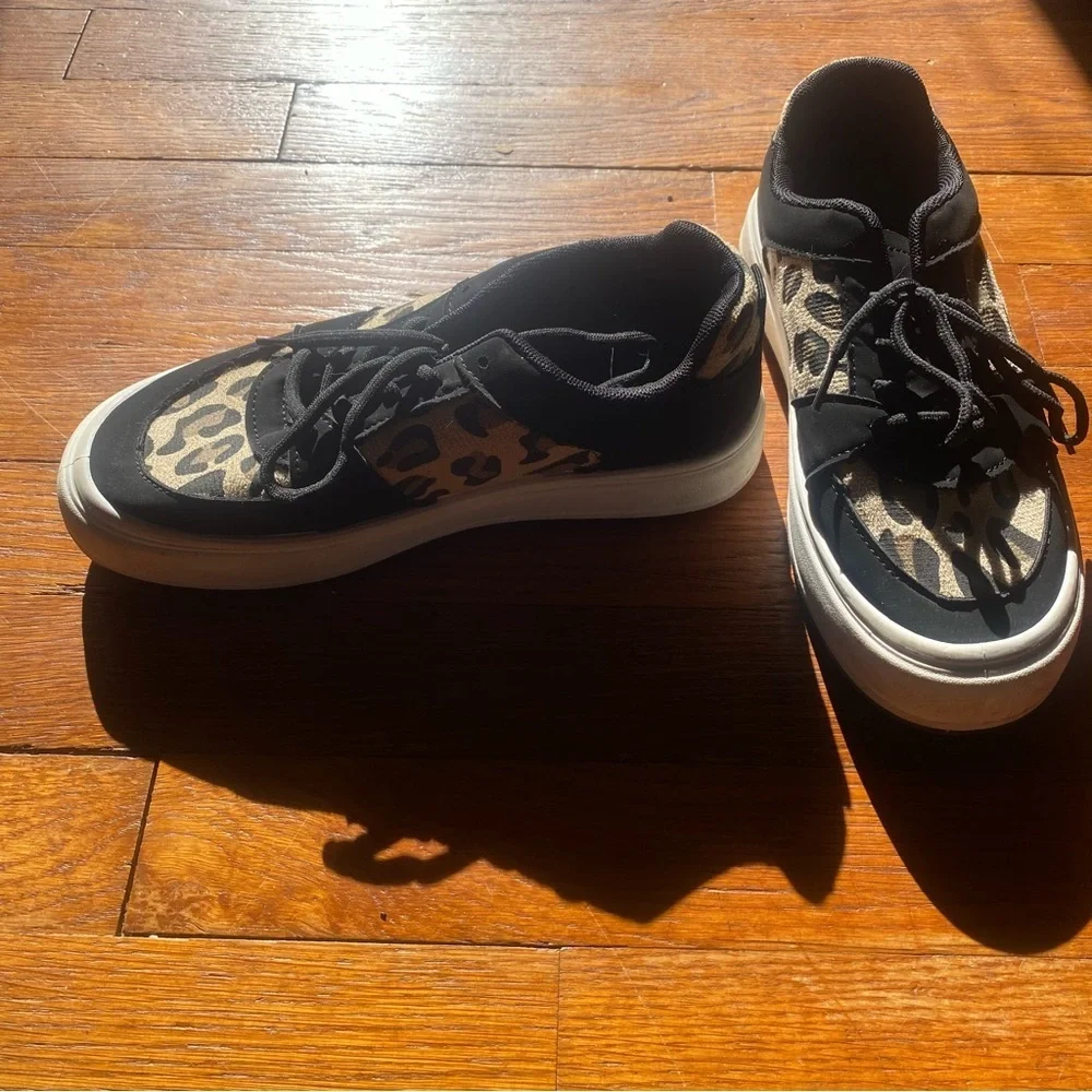 SHEIN chic sneakers