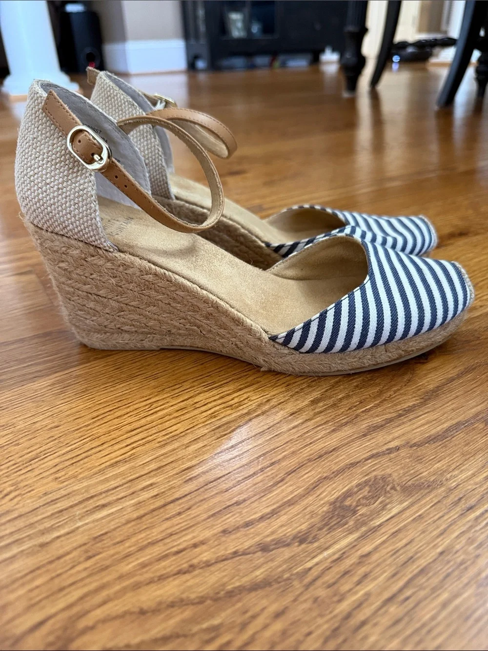 White Mountain Striped Espadrille Wedge Sandals Size 8