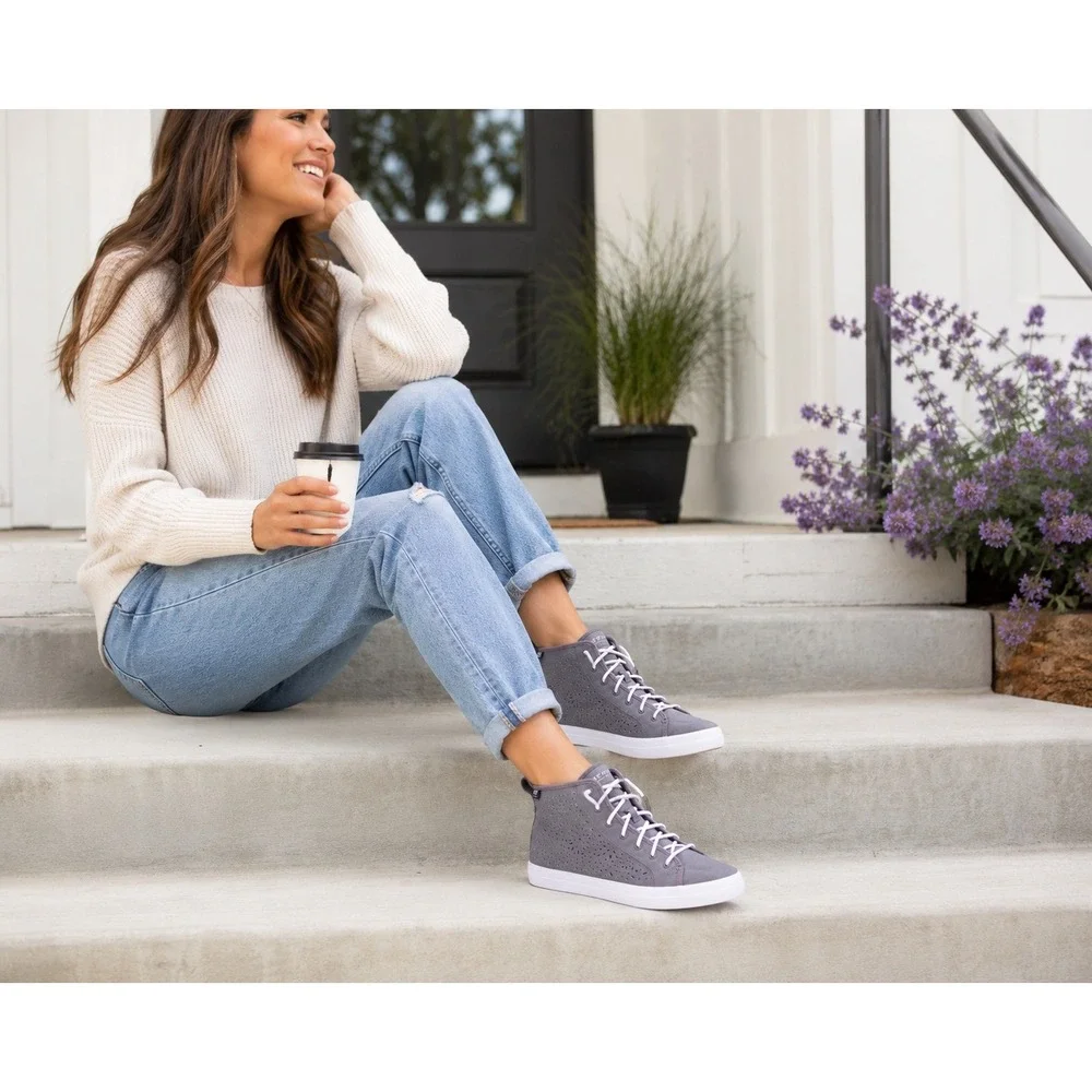 Sperry crest vibe