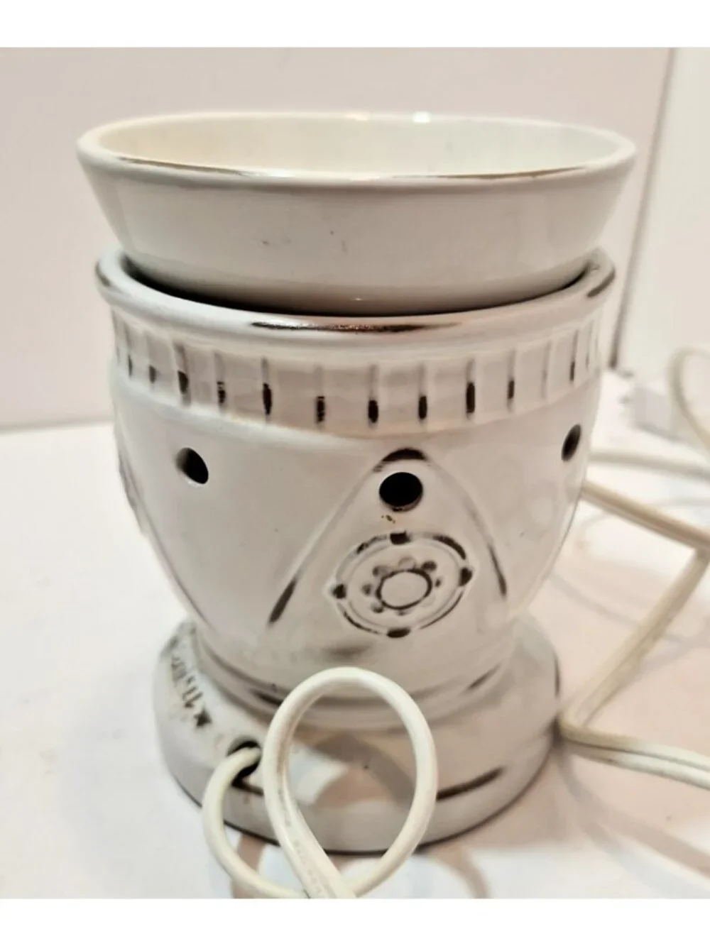 Scentsy Hampton Distressed White  Warmer Full Size Retired  6