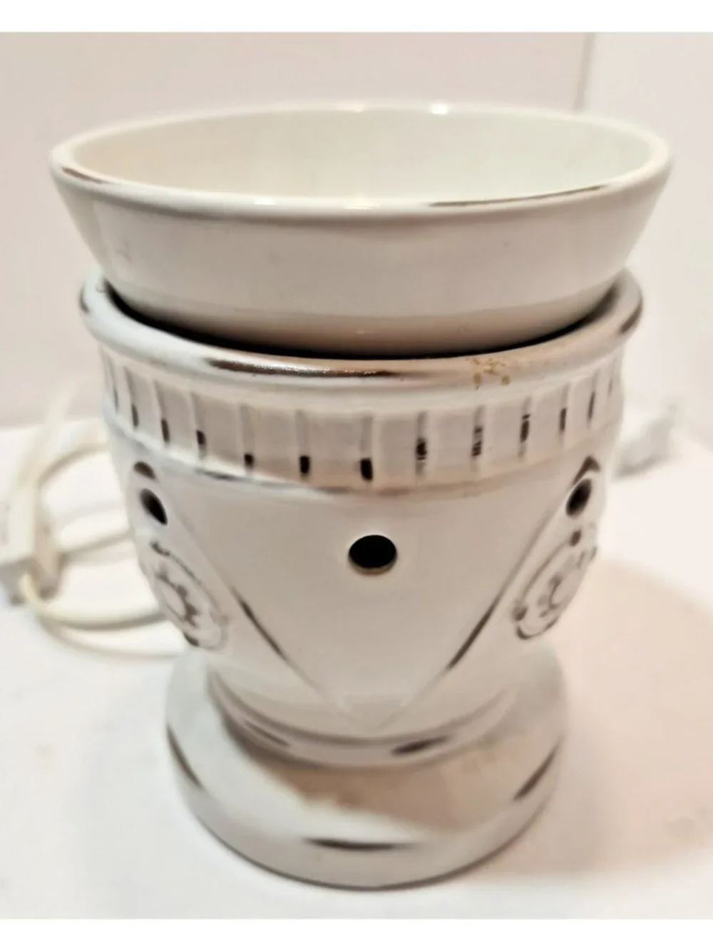 Scentsy Hampton Distressed White  Warmer Full Size Retired  6