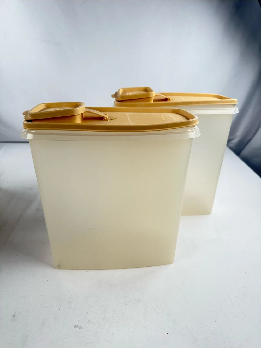 Tupperware set flip