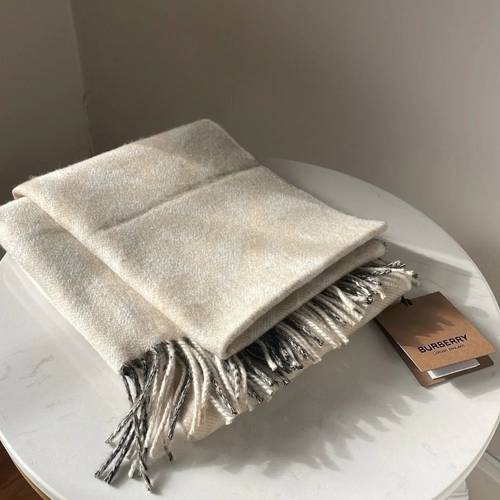 NWT BURBERRY Reversible cashmere scarf with Check monogram Natural White UNISEX