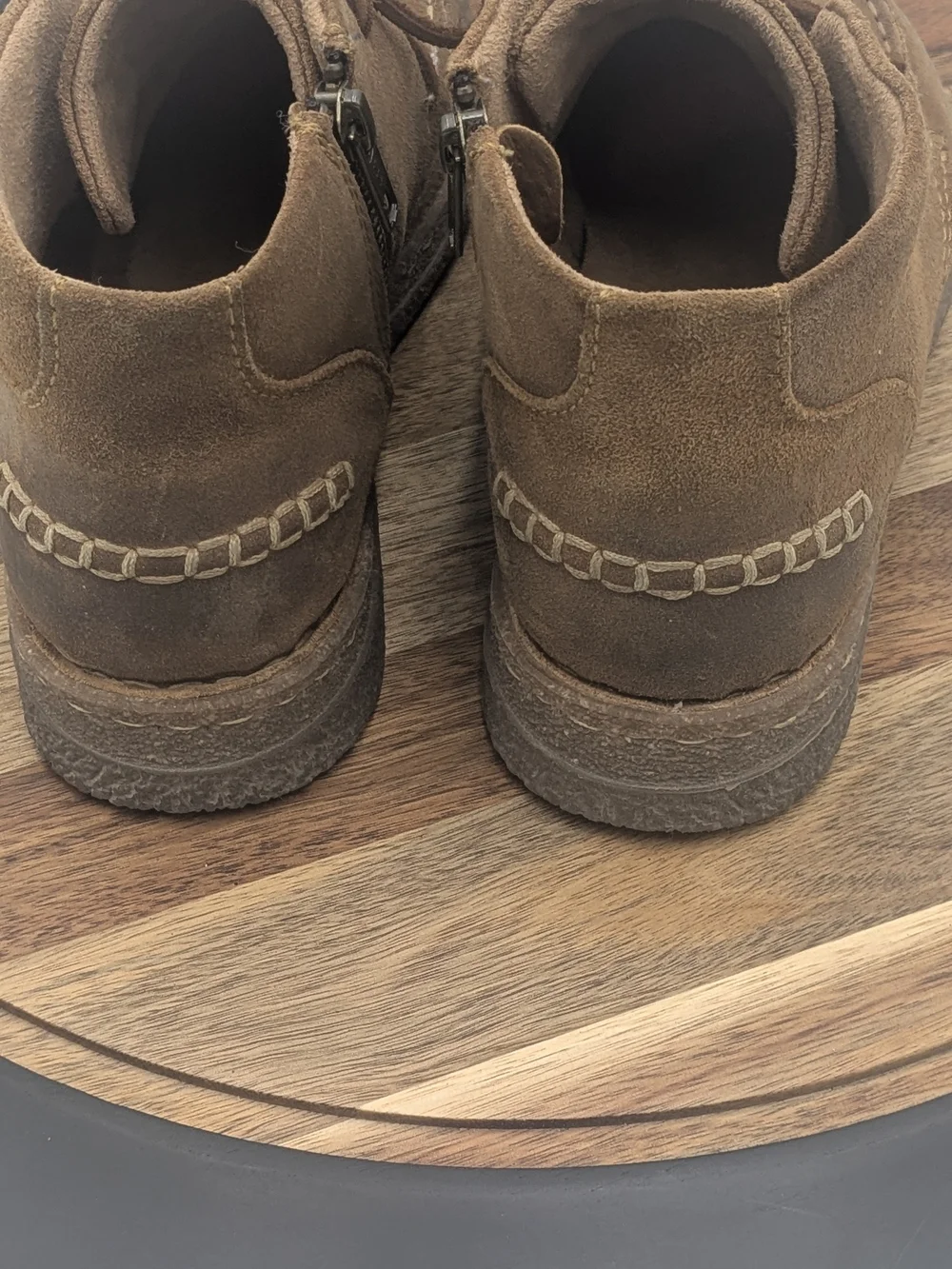 Born classic suede