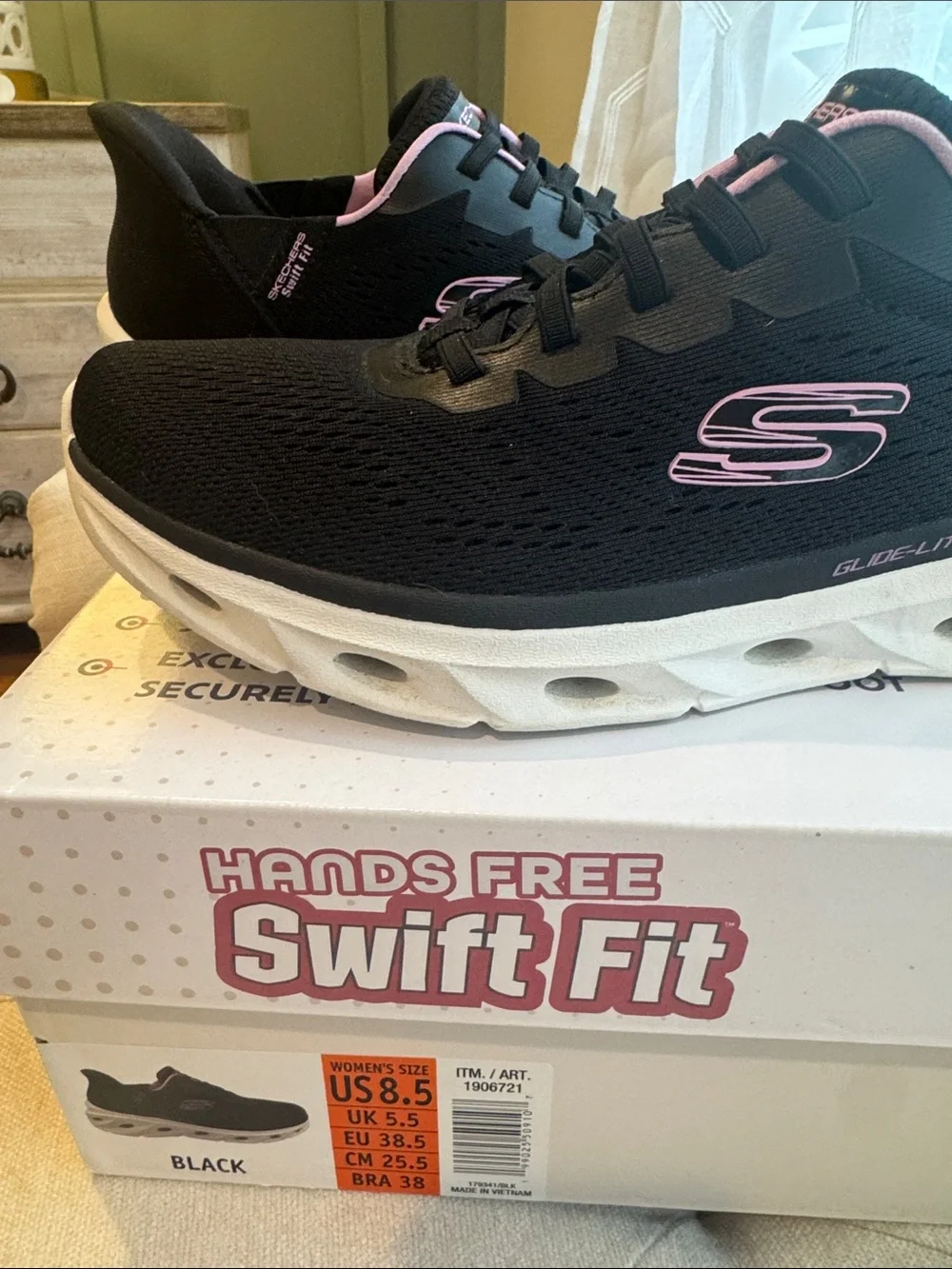 Skechers shipping design