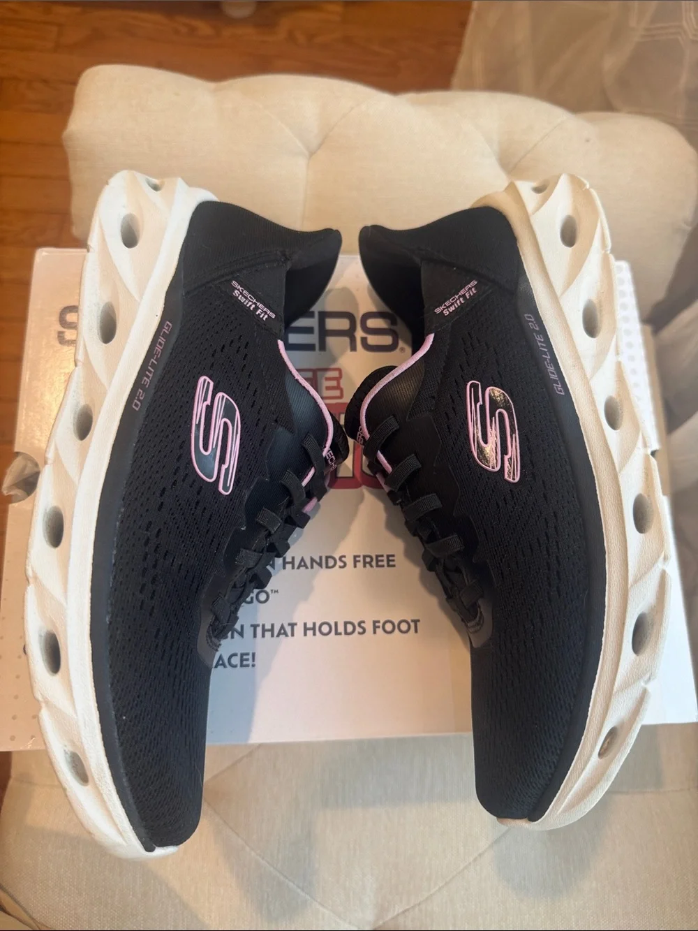 Skechers support trim