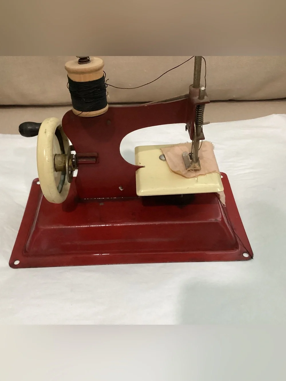 Vtg. 1940s Gateway Engineering Co.  Junior Model Child’s Sewing Machine.