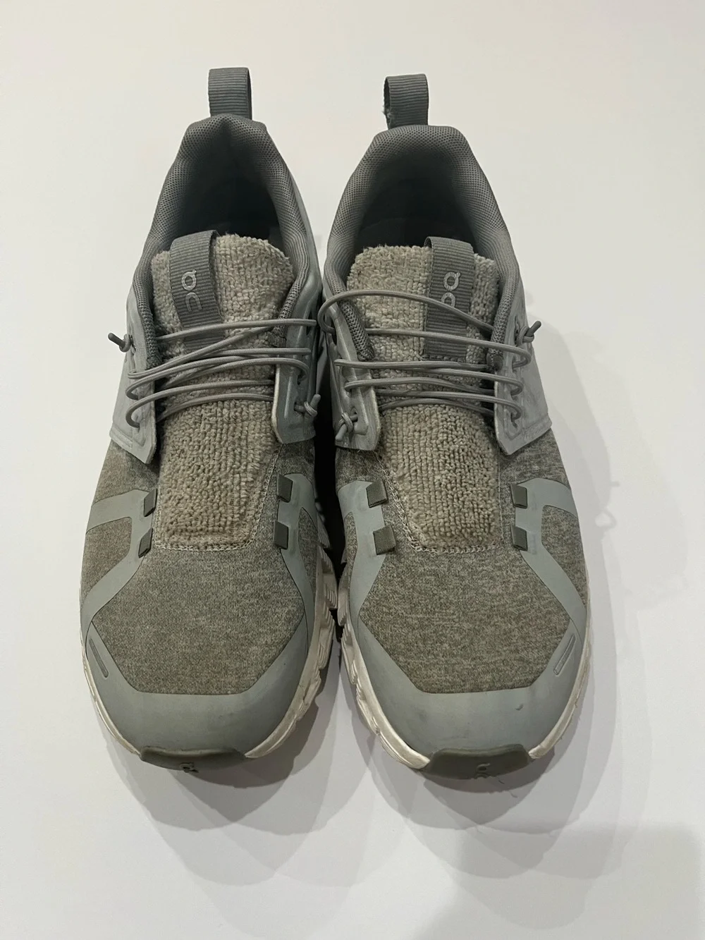 On Running running gray