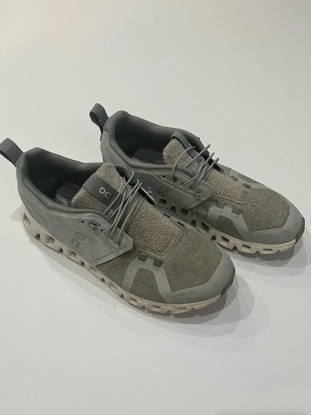 On Running running gray