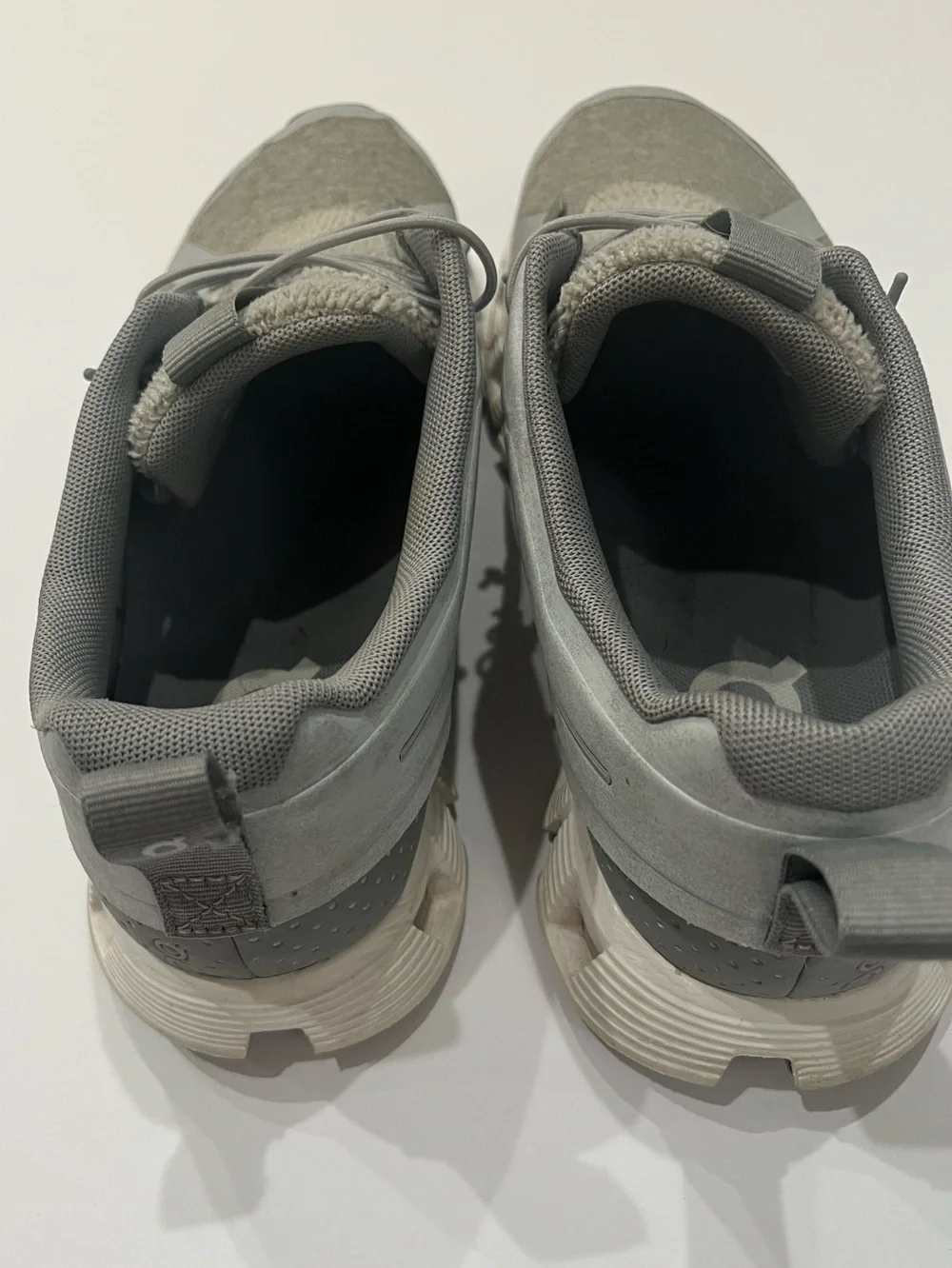 On Running running gray