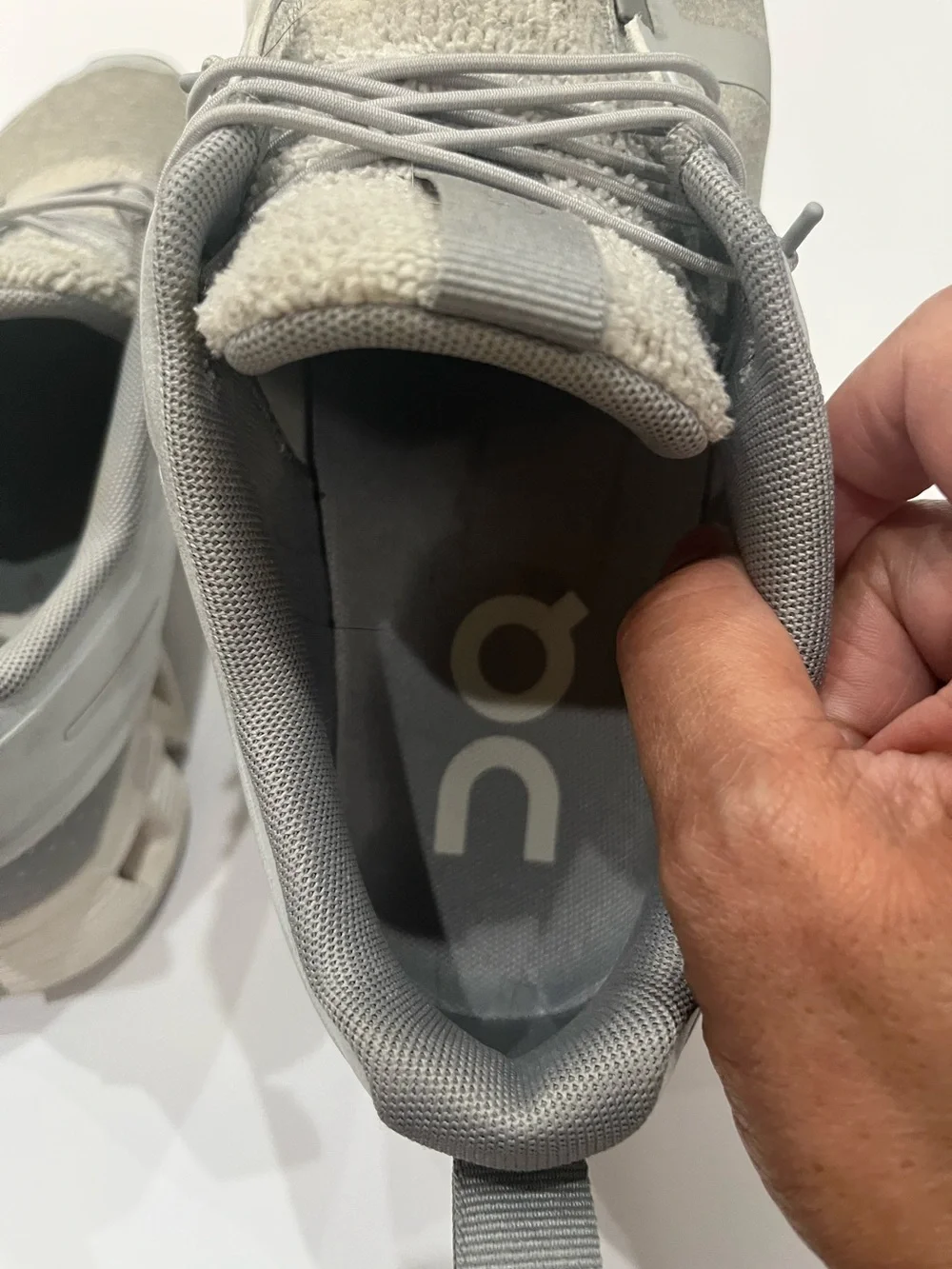 On Running running gray