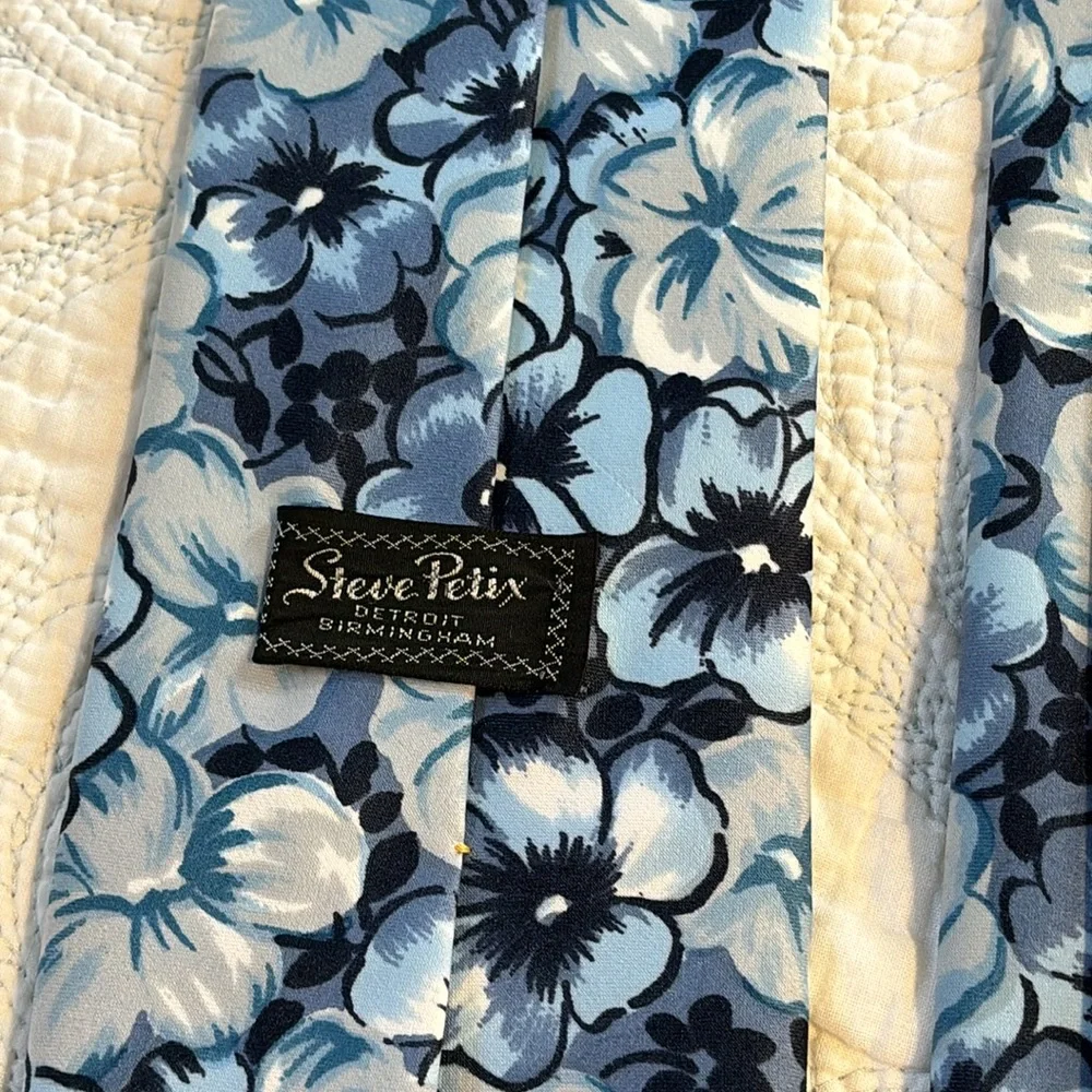 Vintage Oleg Cassini Blue Floral Tie