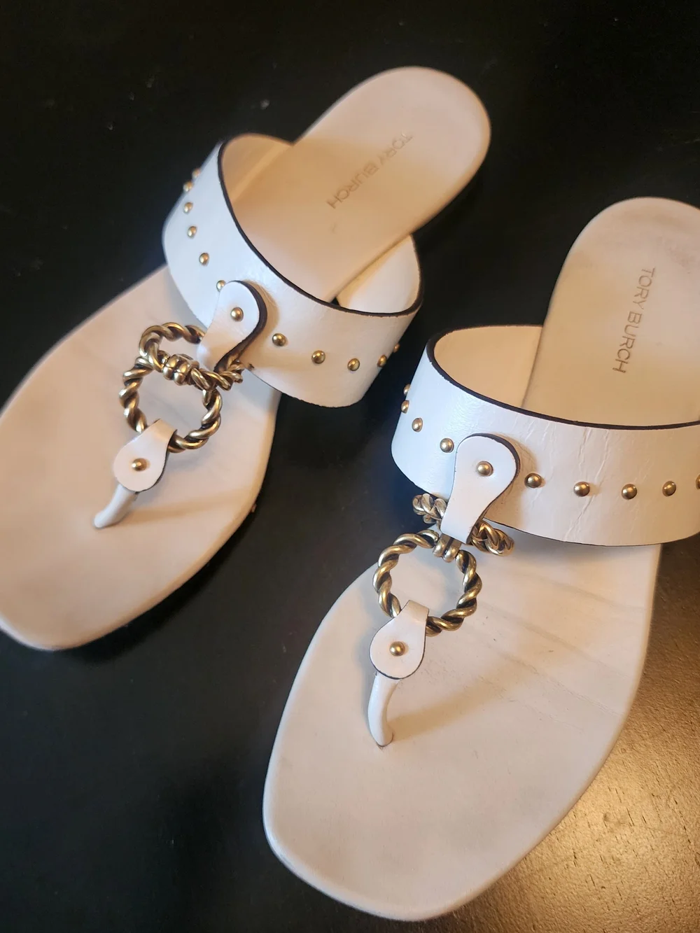 Tory Burch White Leather Toe-Post Sandals with Gold Ring Detail Sz 7