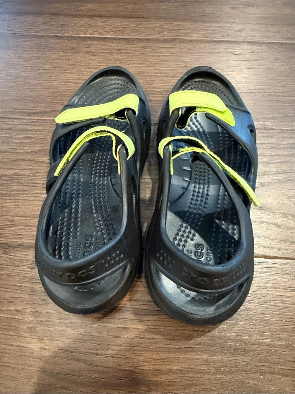 Crocs Swiftwater River Sandal Boys Size J1 Black/Volt Green - C56-004